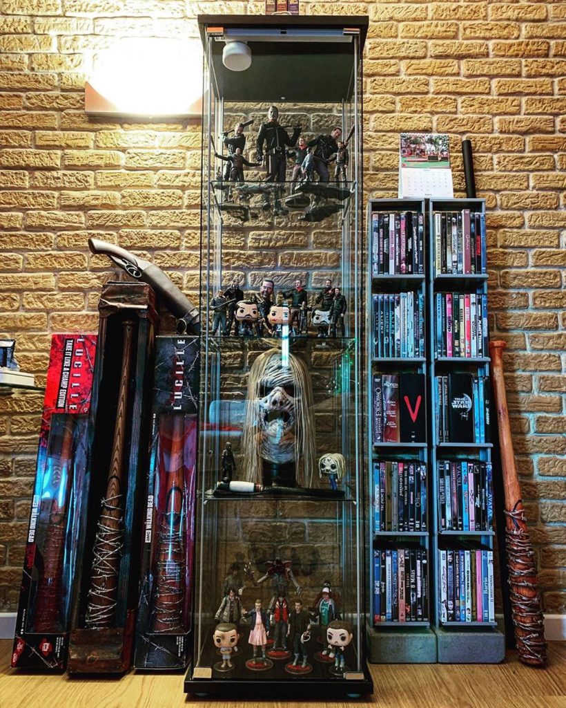 negan-cosplayer-estanteria-1